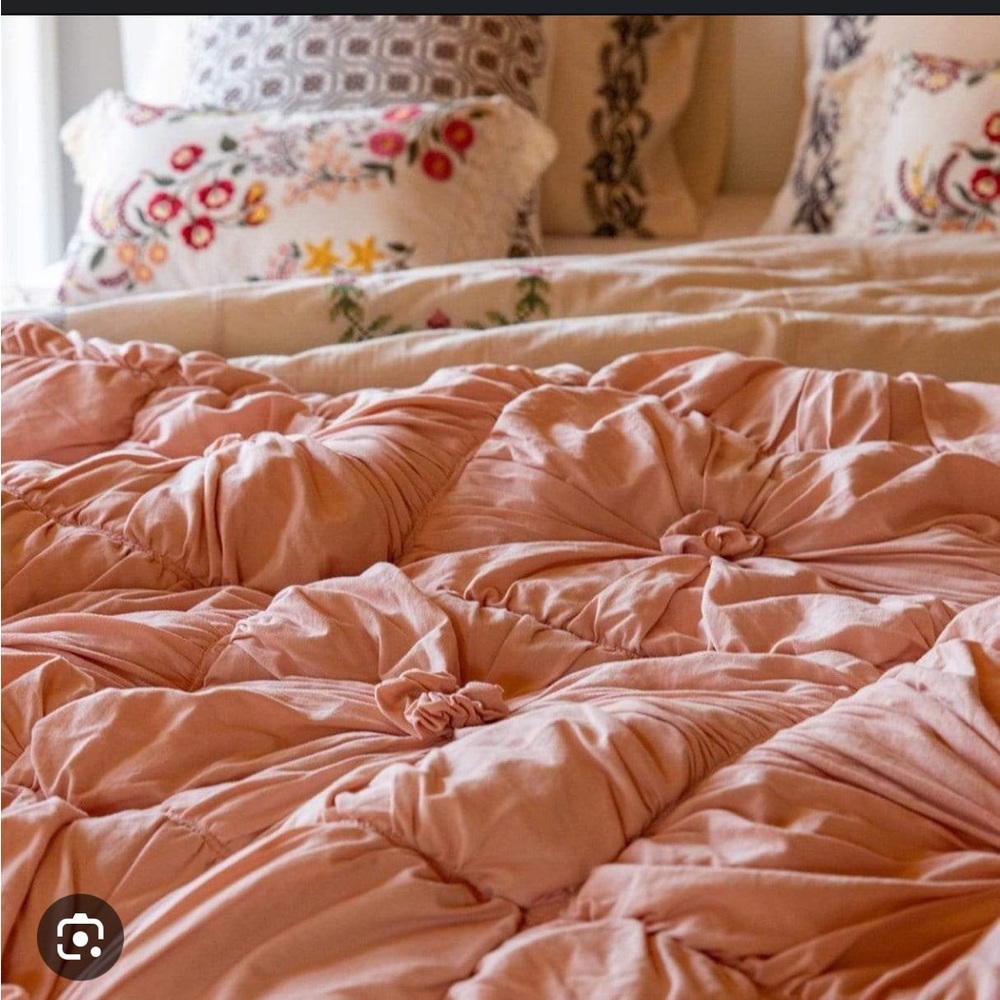 Lazybones for Anthropologie Rosette Quilt - QUEEN